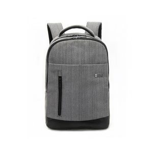 imagen de Mochila gris porta notebook 15,6"  ZOM